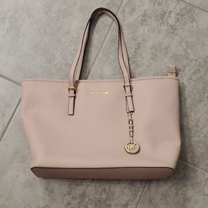 BEAUTIFUL, LIKE NEW Ballet Pink Michael Kors Purse
